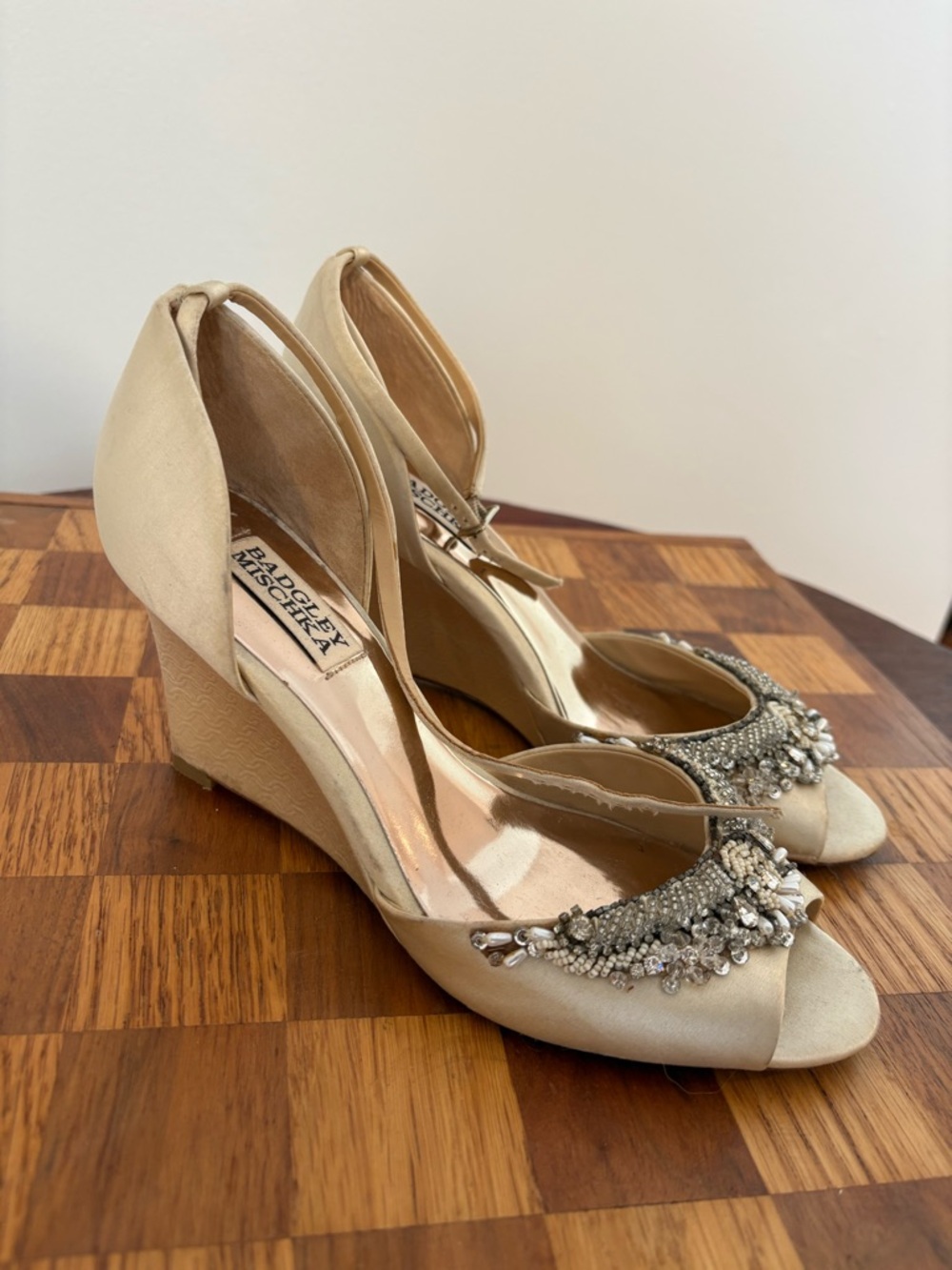 Bagdley Mischka Satin Wedges size 8 - Picture 5 of 9